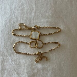 Elegant Gold Chain Bracelet with Square Pendant